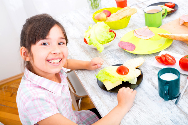秋季適合幼兒吃的食物有什么?看了就知道!-易網(wǎng)健康<a href=http://www.aoa7937.com/jkys/ target=_blank class=infotextkey>養(yǎng)生</a>網(wǎng) 秋季適合幼兒吃的食物有什么?看了就知道!