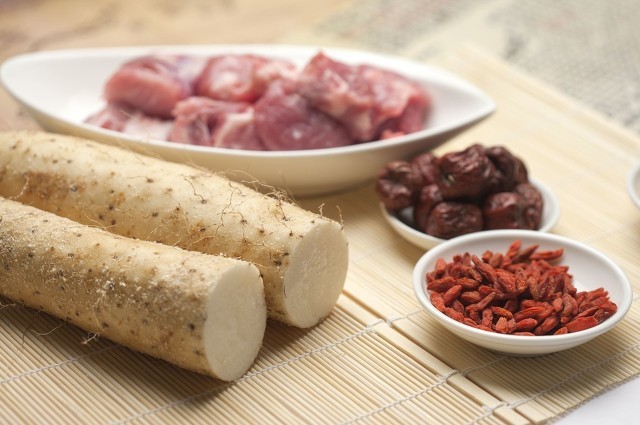用棗泡水喝有什么好處？女人吃棗好嗎？