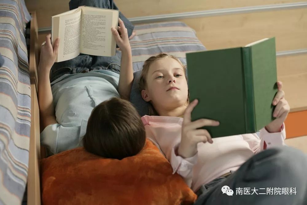 戴眼鏡后，眼睛度數(shù)不斷的增加，到底是誰的錯(cuò)？