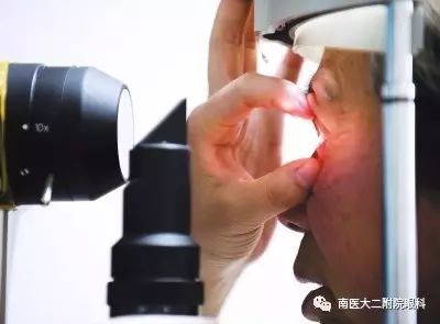 眼內進了異物應當怎么處理？