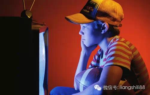 孩子看電視怎樣不傷害眼睛? 孩子看電視怎樣不傷害眼睛?