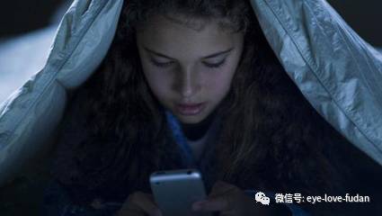 深夜手機(jī)黨的危害知多少？