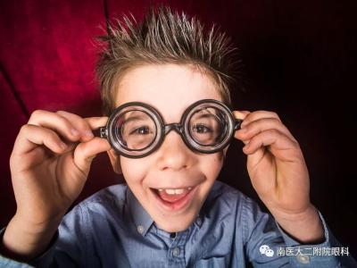 戴眼鏡后，眼睛度數(shù)不斷的增加，到底是誰的錯？