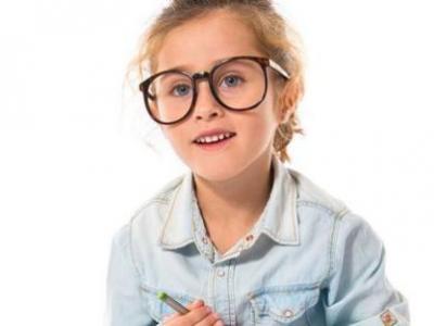遠視眼有哪些癥狀？及時發(fā)現(xiàn)青少年兒童遠視眼