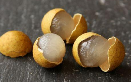 中藥桂圓皮的功效與作用及食用方法-易網健康<a href=http://www.aoa7937.com/jkys/ target=_blank class=infotextkey>養生</a>網 中藥桂圓皮的功效與作用及食用方法