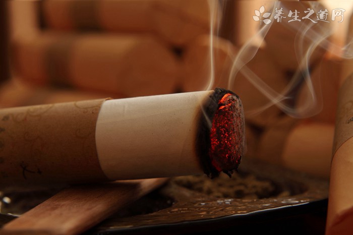 艾灸貼與艾灸功效一樣嗎?艾灸貼可以用多久-易網<a href=http://www.aoa7937.com/ target=_blank class=infotextkey>健康養生</a>網 艾灸貼與艾灸功效一樣嗎?艾灸貼可以用多久