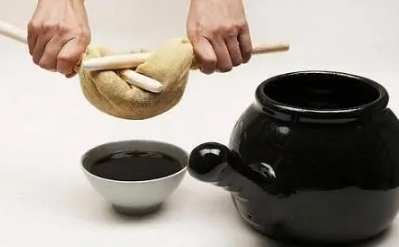 熬中藥時能攪拌嗎-易網健康<a href=http://www.aoa7937.com/jkys/ target=_blank class=infotextkey>養生</a>網 熬中藥時能攪拌嗎
