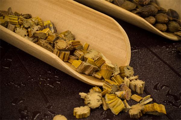 苦參的功效與作用 苦參凝膠的功效-易網(wǎng)健康<a href=http://www.aoa7937.com/jkys/ target=_blank class=infotextkey>養(yǎng)生</a>網(wǎng) 苦參的功效與作用 苦參凝膠的功效