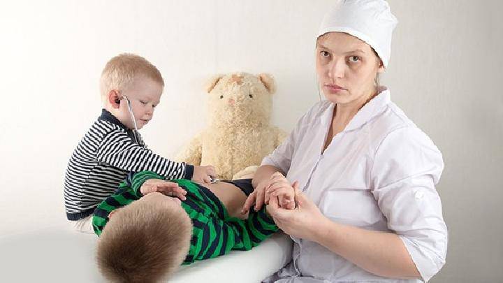 寶寶近視眼要怎么做好預防?4招保健推拿按摩法可防近視-易網健康<a href=http://www.aoa7937.com/jkys/ target=_blank class=infotextkey>養生</a>網 寶寶近視眼要怎么做好預防?4招保健推拿按摩法可防近視