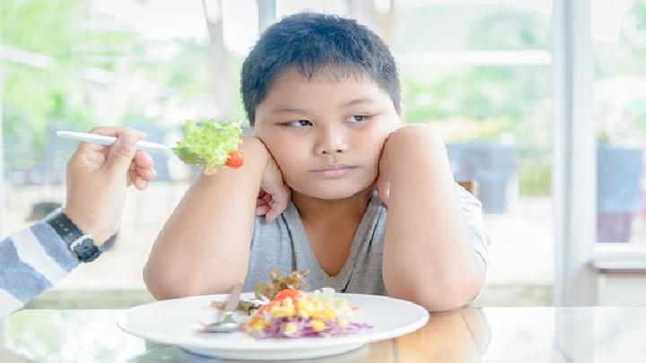 中醫(yī)按摩助長的原理是什么？寶寶長高少不了三類食品