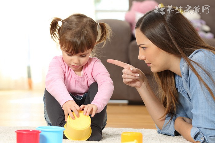 孩子打鬧引發(fā)多名家長(zhǎng)斗毆 家長(zhǎng)教育的嚴(yán)重缺失