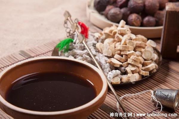 中藥為啥過了7點不能喝，影響藥物吸收/代謝(附服用最佳時間)