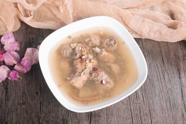 吃鴨肉上火的還是下火的 吃鴨肉需要注意什么-易網<a href=http://www.aoa7937.com/ target=_blank class=infotextkey>健康養生</a>網 吃鴨肉上火的還是下火的 吃鴨肉需要注意什么