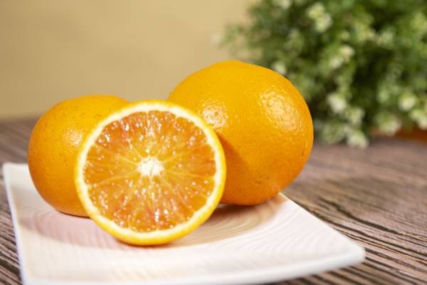 濕氣重的人吃橙子有什么好處 濕氣重的人需要注意什么