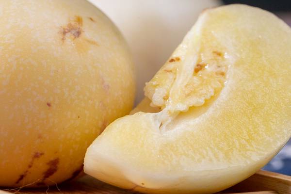 人參果的功效與作用 吃人參果的注意事項-易網<a href=http://www.aoa7937.com/ target=_blank class=infotextkey>健康養生</a>網 人參果的功效與作用 吃人參果的注意事項