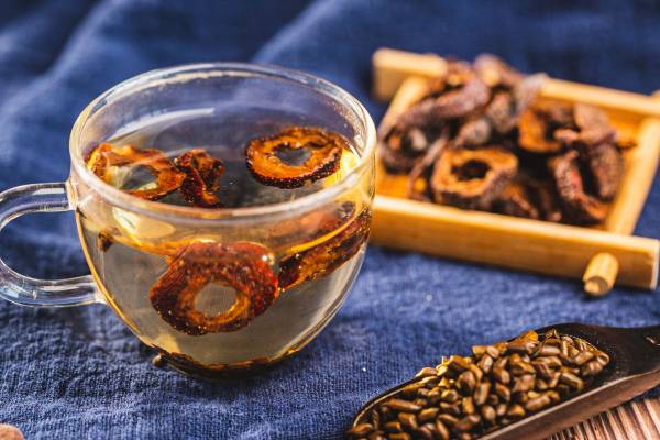 山楂干泡水喝有什么功效和作用 山楂干泡水喝的注意事項