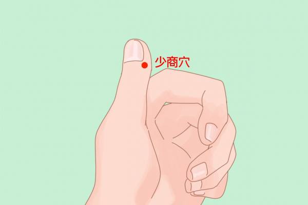 嗓子疼按哪個穴位 嗓子疼時可以吃些什么食物