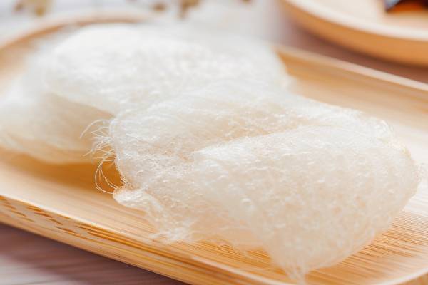 燕窩的功效與作用及營養 不適合吃燕窩的人群-易網健康<a href=http://www.aoa7937.com/jkys/ target=_blank class=infotextkey>養生</a>網 燕窩的功效與作用及營養 不適合吃燕窩的人群