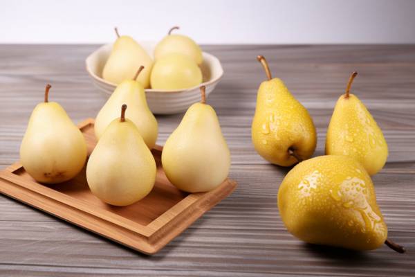 梨和什么煮水止咳潤肺 梨的養(yǎng)生食譜-易網(wǎng)健康養(yǎng)生網(wǎng) 梨和什么煮水止咳潤肺 梨的養(yǎng)生食譜