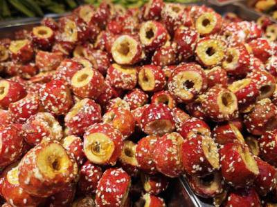 山楂怎么吃降血脂效果好 吃山楂降血脂需要注意什么